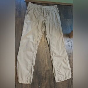 The North Face Women’s Hiking Pants – Size 12 (Regular) – Lightweight Tan